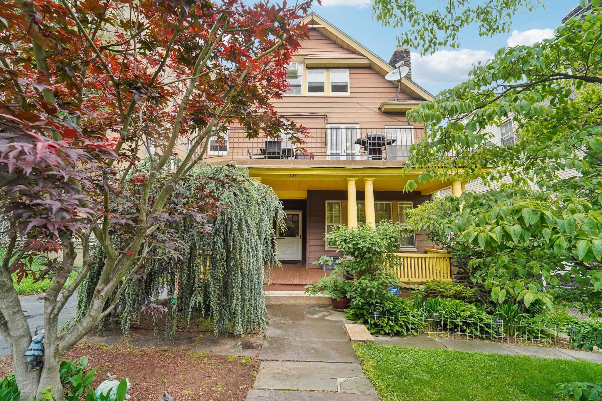 Property for Sale at Valentine Lane, Yonkers, New York - Bedrooms: 5 
Bathrooms: 3 
Rooms: 7  - $999,900