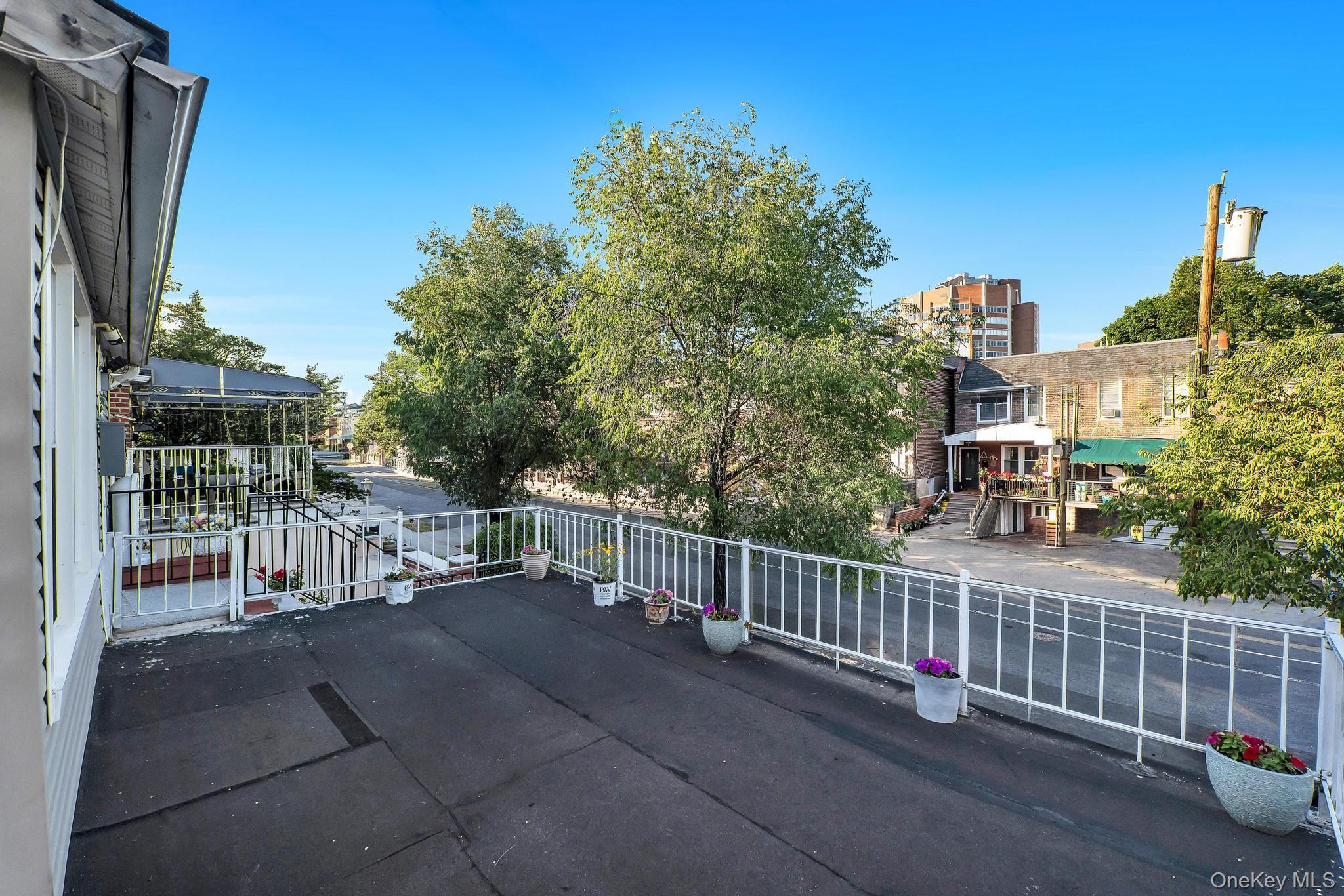 1651 Hering Avenue - Photo 4