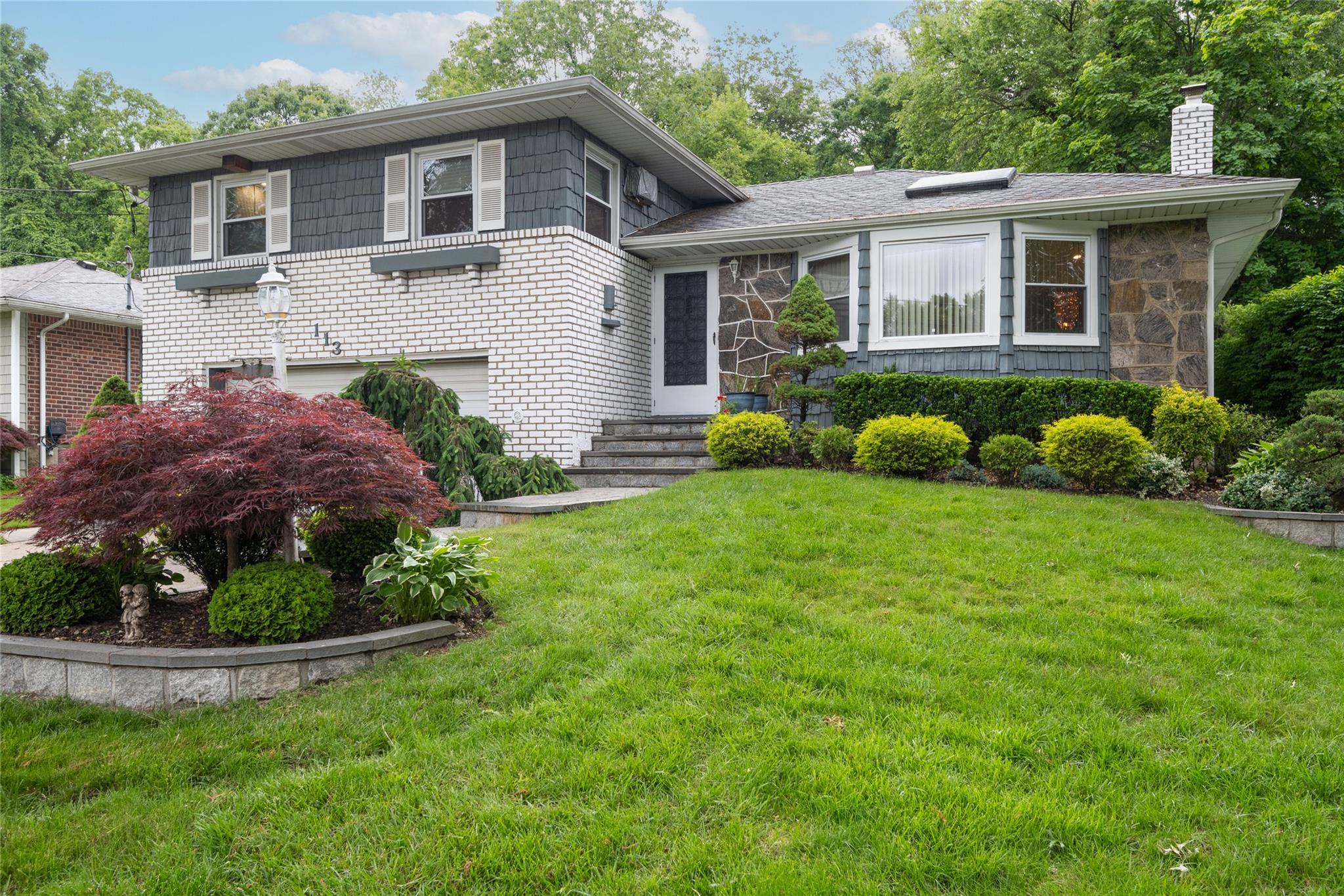 113 Stratford St, Roslyn Heights, New York image 1