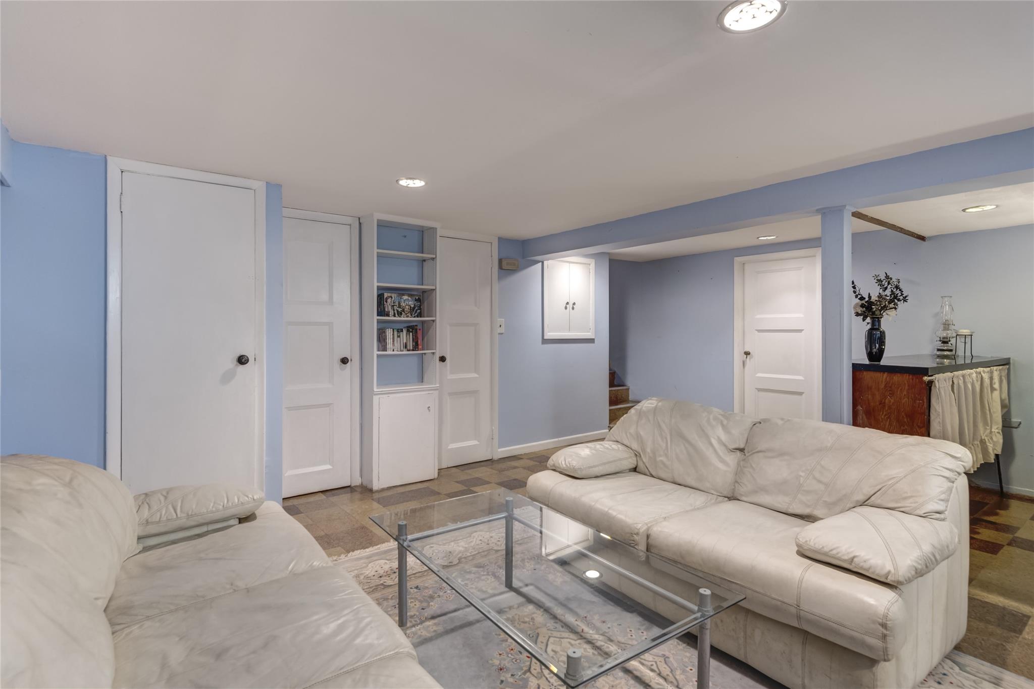 113 Stratford St, Roslyn Heights, New York image 17