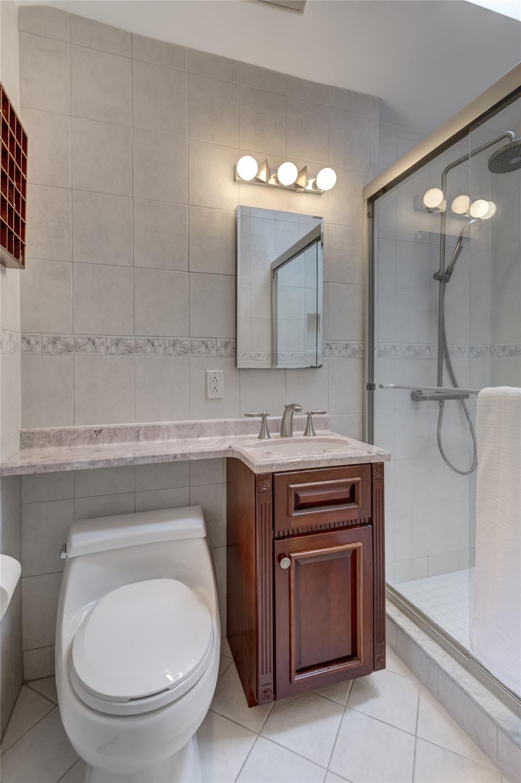 113 Stratford St, Roslyn Heights, New York image 11
