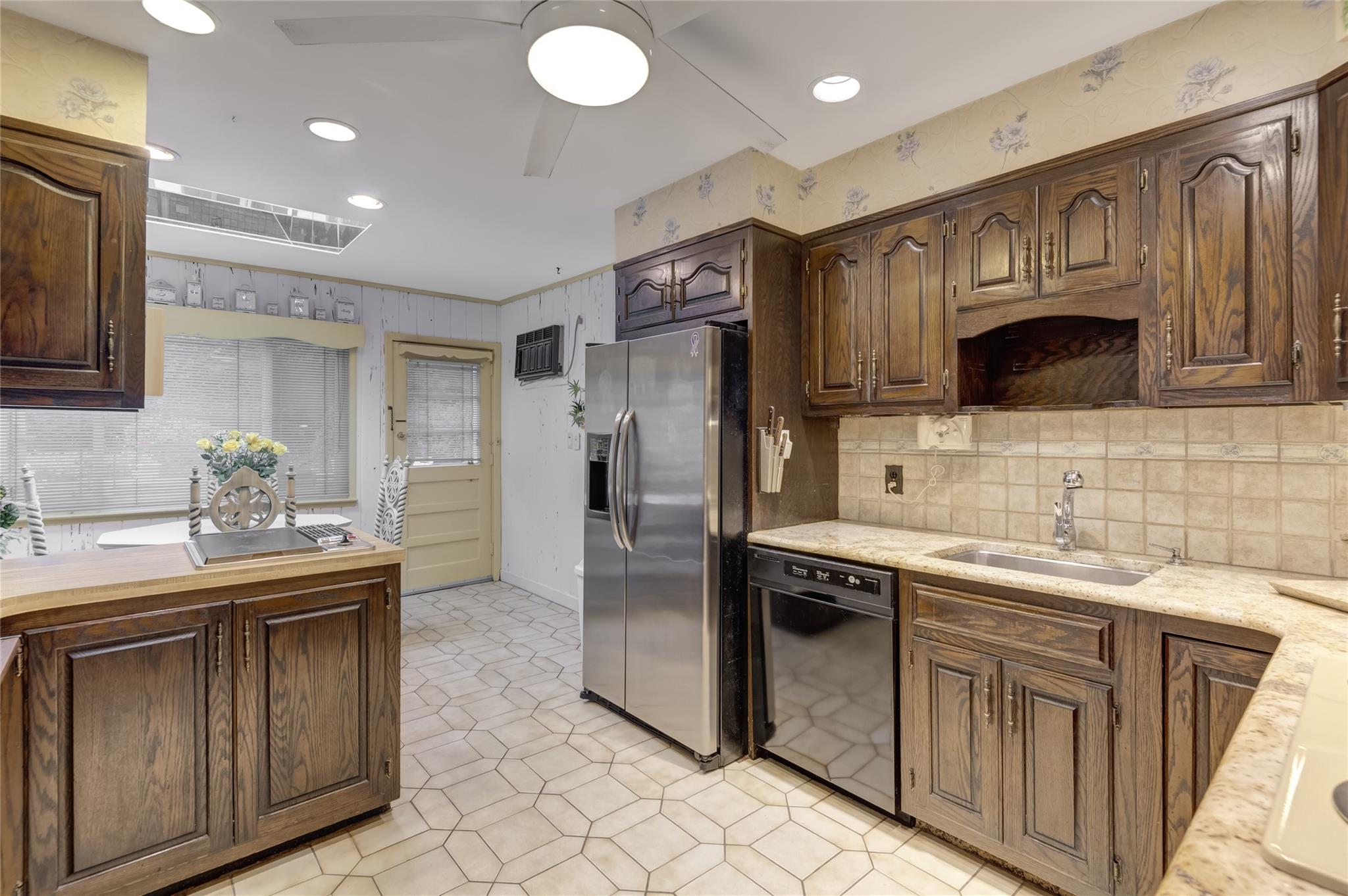 113 Stratford St, Roslyn Heights, New York image 6