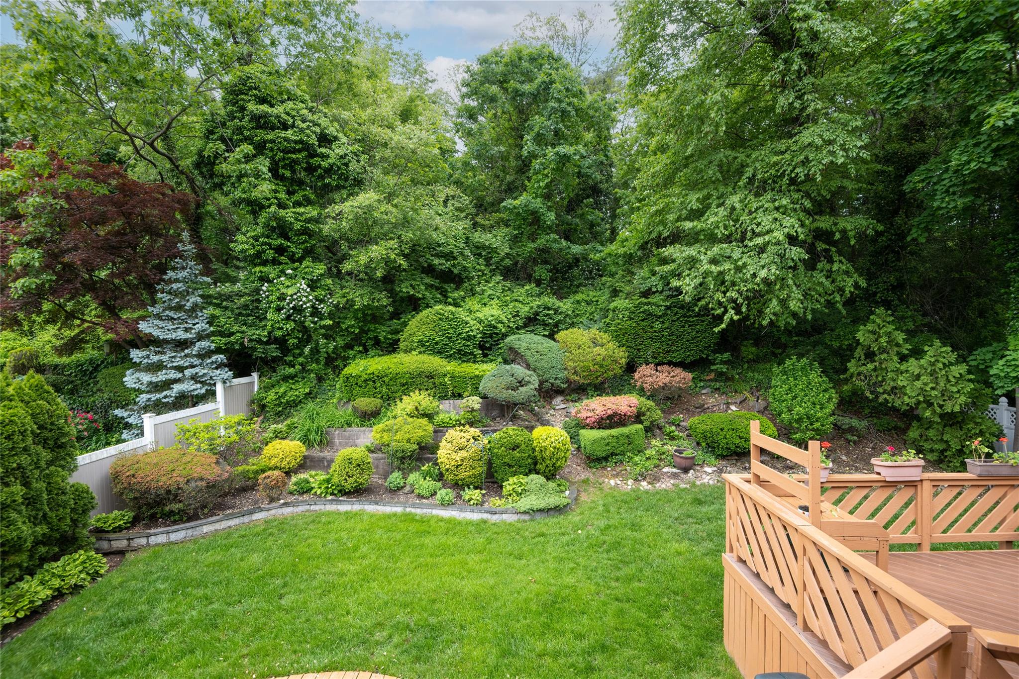 113 Stratford St, Roslyn Heights, New York image 2