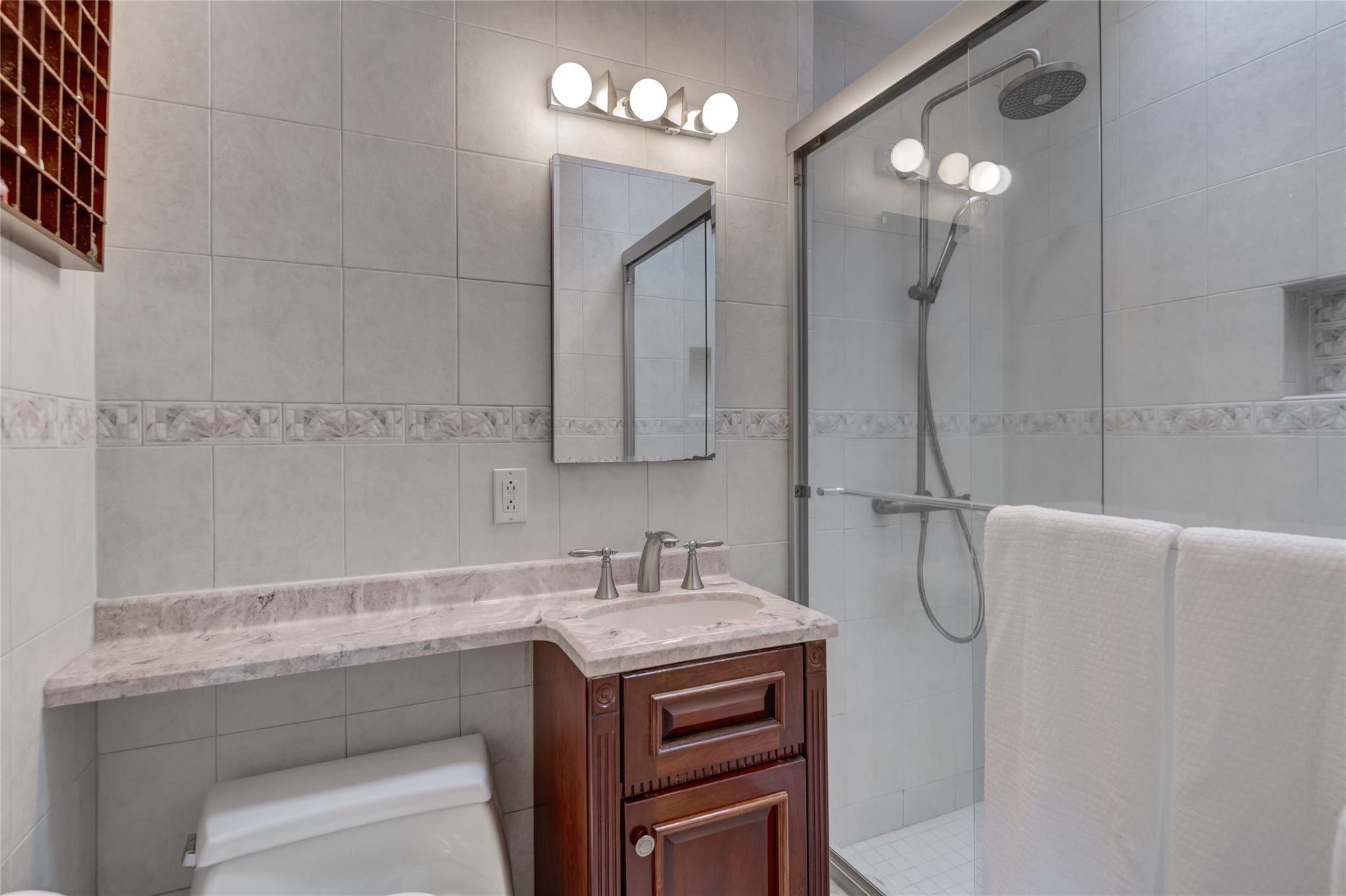 113 Stratford St, Roslyn Heights, New York image 10