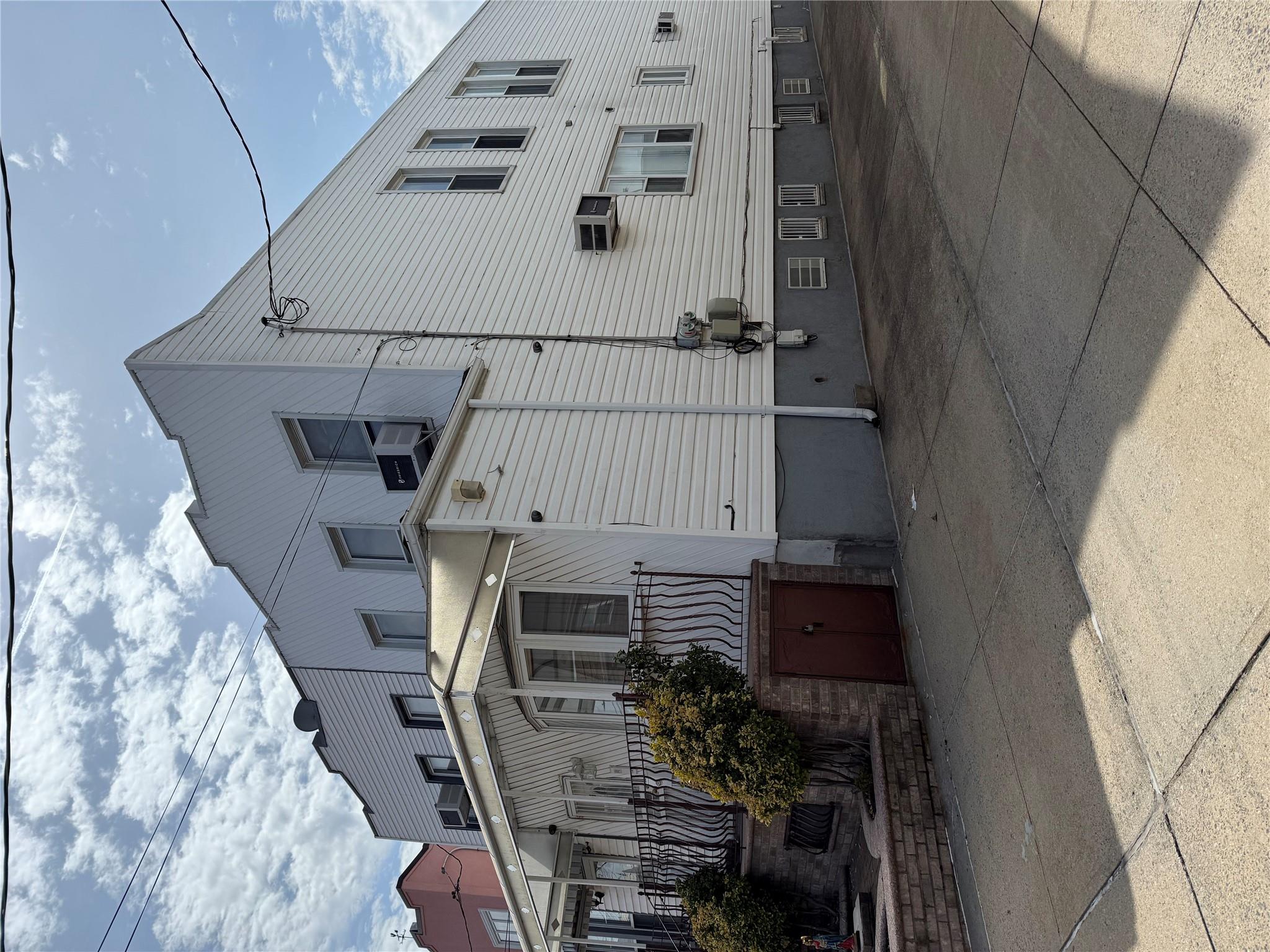 Rental Property at 75th Street, Middle Village, Queens, NY - Bedrooms: 3 
Bathrooms: 1 
Rooms: 6  - $4,300 MO.