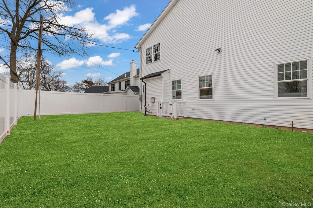 Photo of 43 Barter Lane, Hicksville, NY 11801 (MLS # 980913)