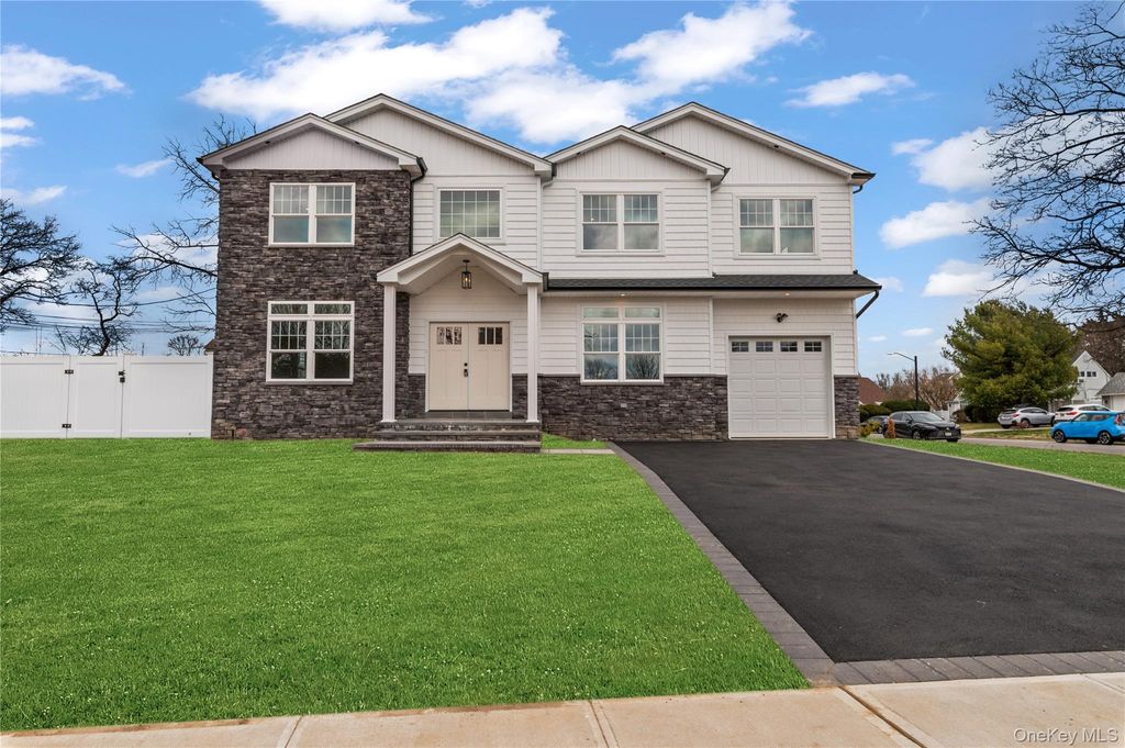 Photo of 43 Barter Lane, Hicksville, NY 11801 (MLS # 980913)