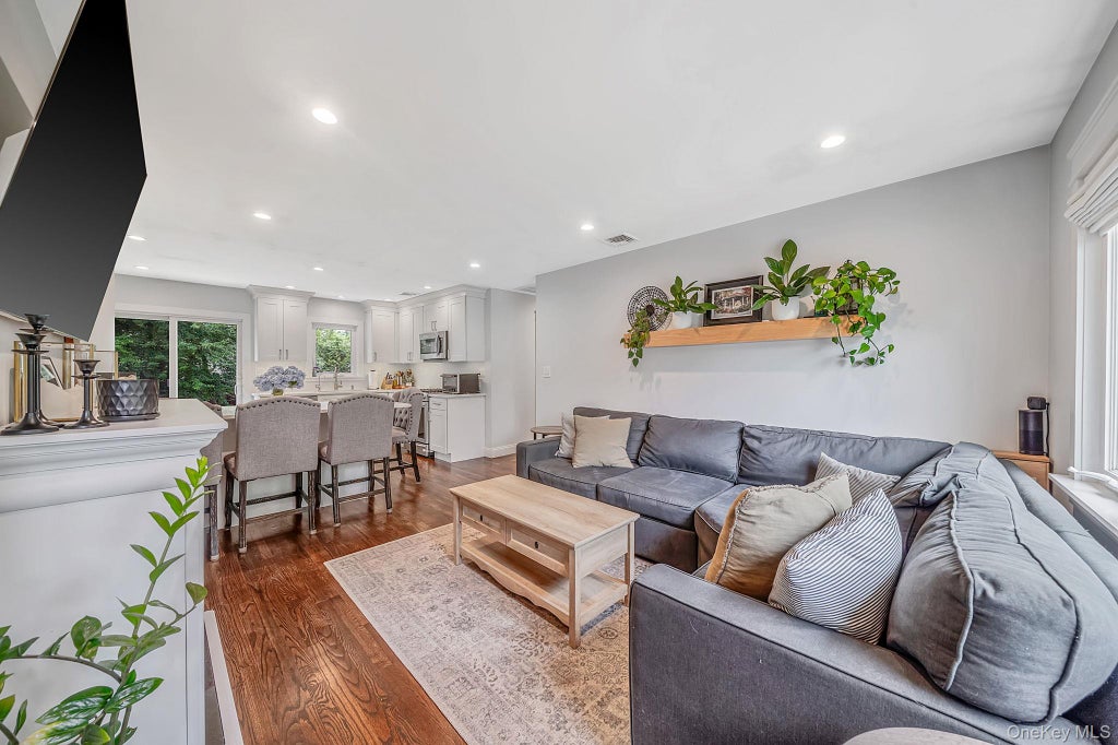 Photo of 8 Gedney Avenue, Smithtown, NY 11787 (MLS # 1046648)