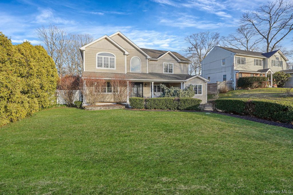 Photo of 39 13th Avenue, Ronkonkoma, NY 11779 (MLS # 951339)