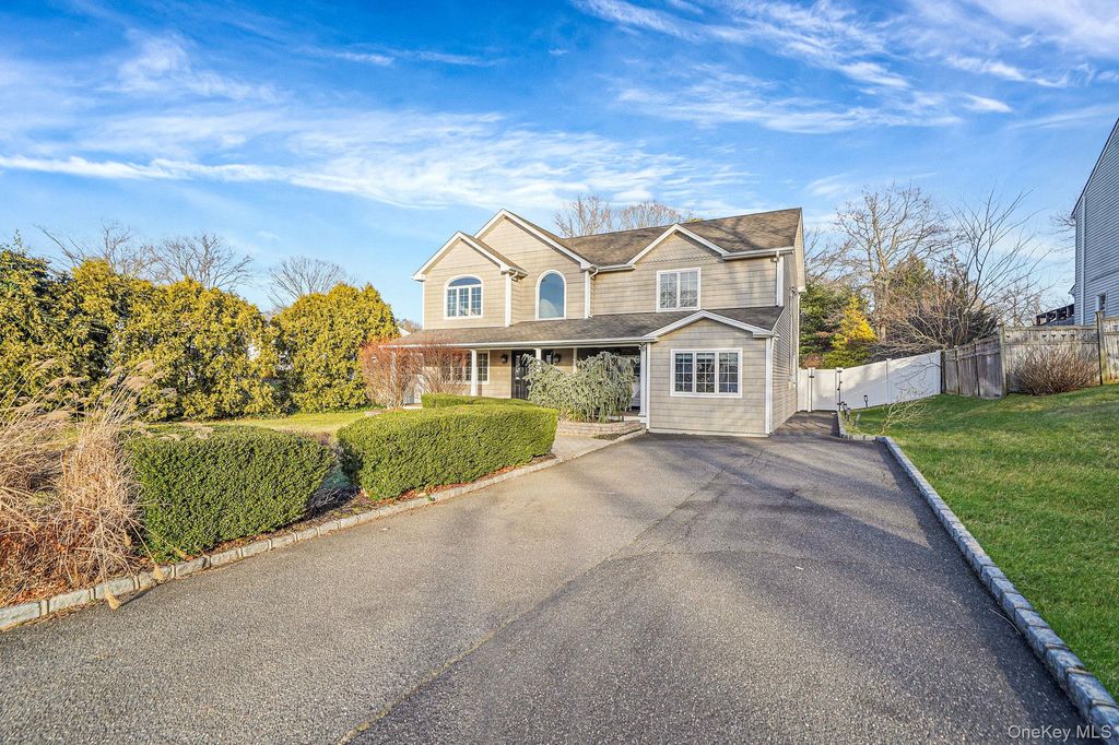 Photo of 39 13th Avenue, Ronkonkoma, NY 11779 (MLS # 951339)