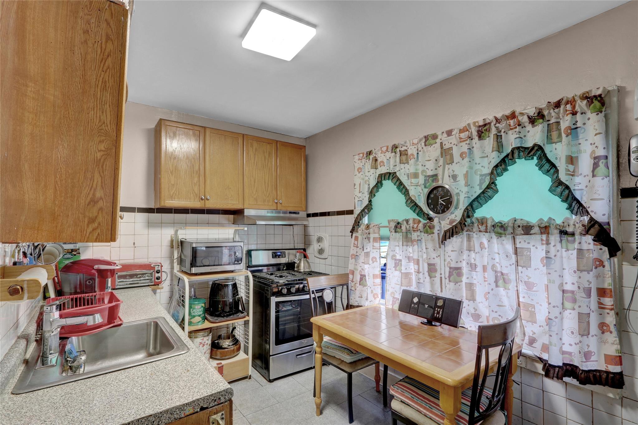 135-02 91st Avenue, Richmond Hill, New York image 4