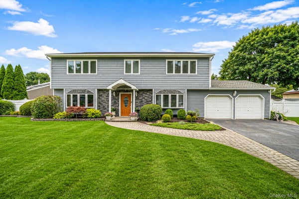 4 LOMA ST, MEDFORD, NY 11763 - Image 17bc4f413d2d259d7af43ca64673816c/1016340363