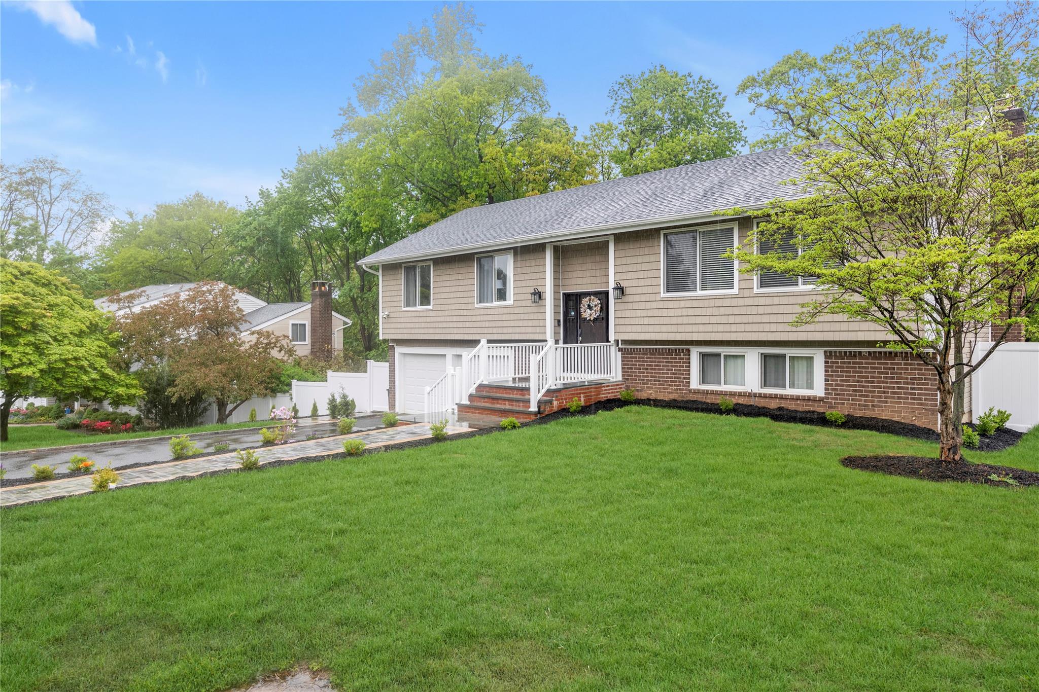 25 Hitching Post Lane, Glen Cove, New York image 2