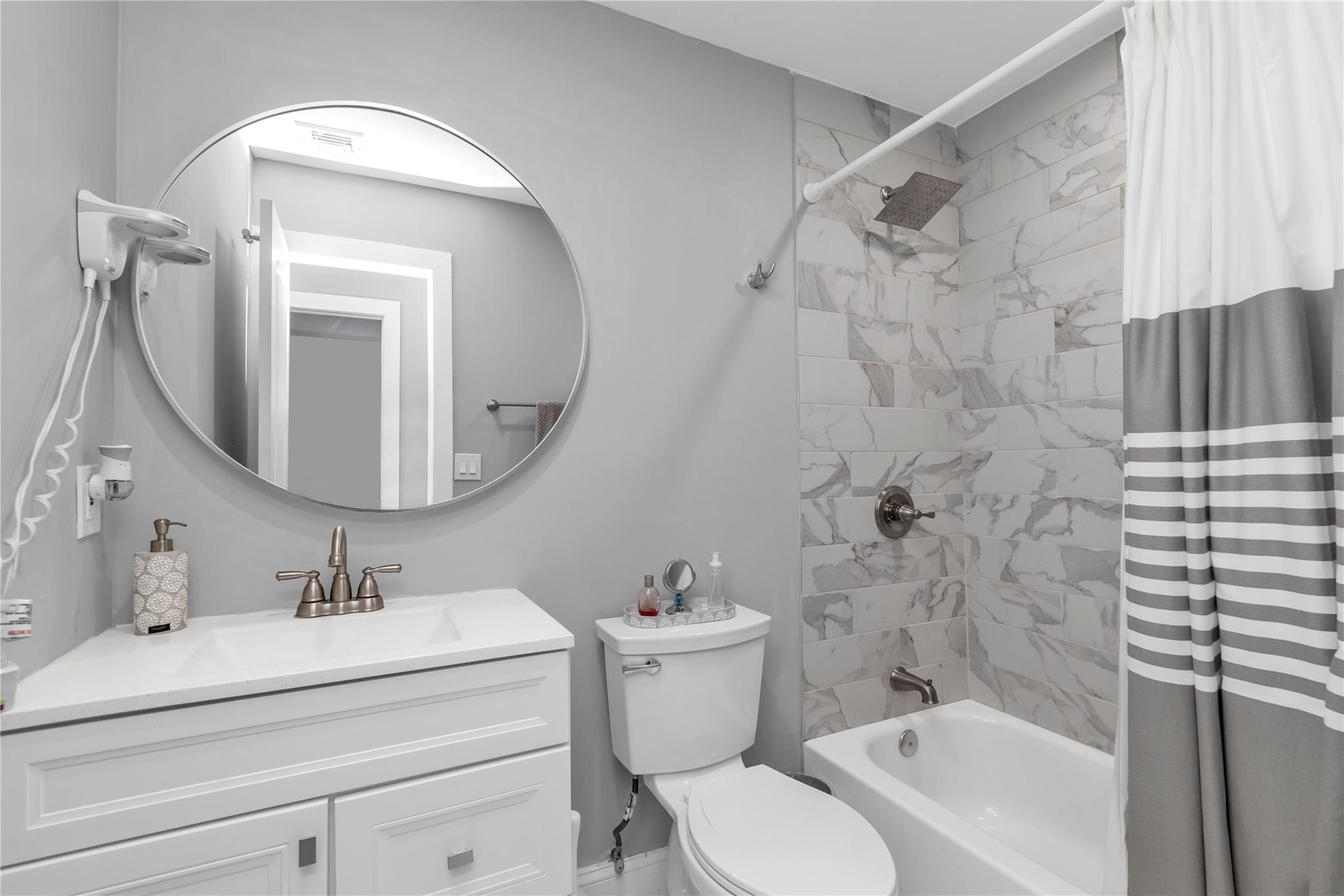 25 Hitching Post Lane, Glen Cove, New York image 12