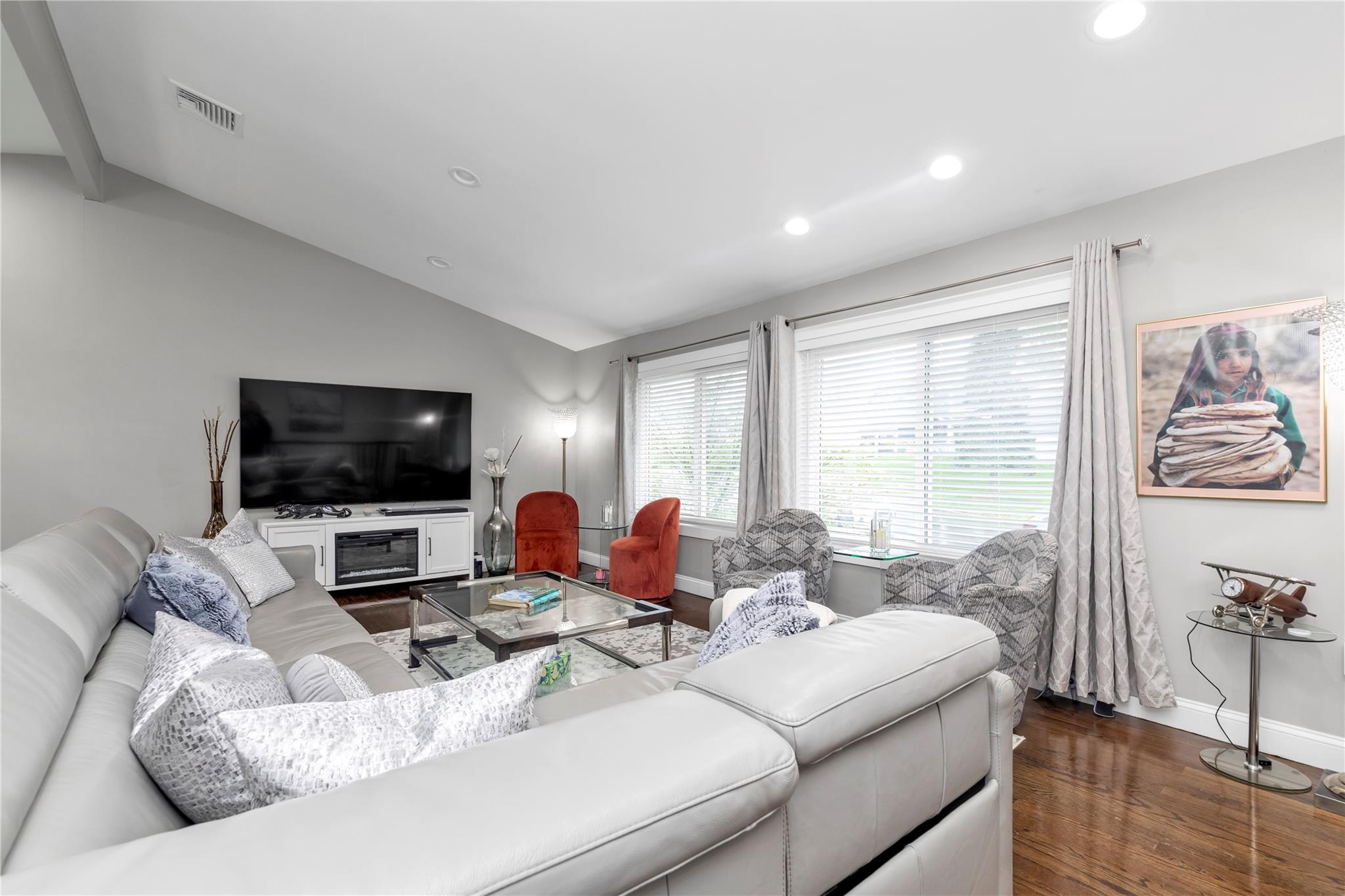 25 Hitching Post Lane, Glen Cove, New York image 5