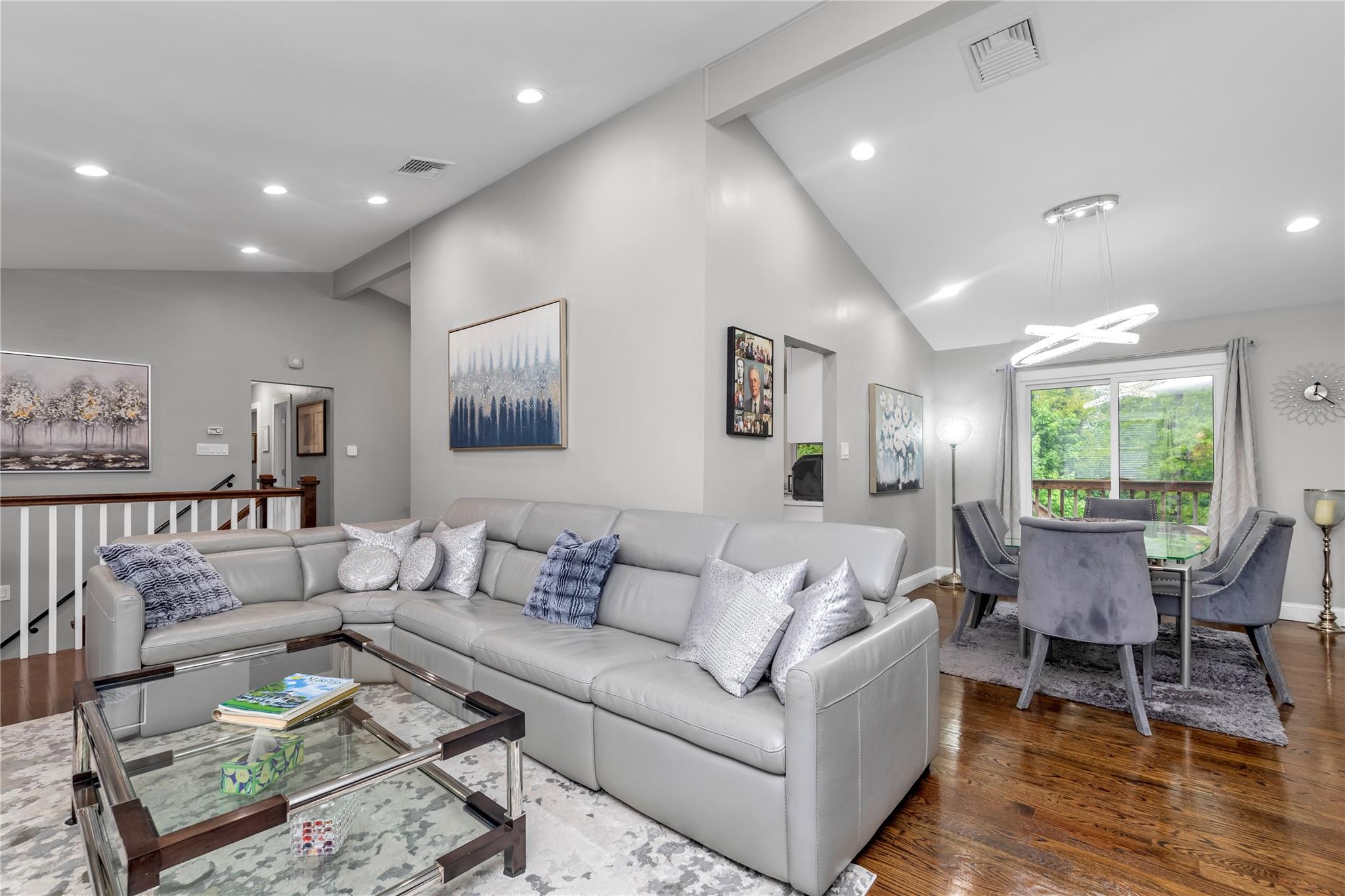 25 Hitching Post Lane, Glen Cove, New York image 4