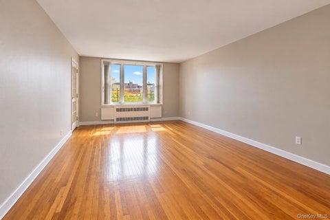 Homes For Sale - 2750 Johnson Avenue #6J<br/> Bronx, NY 10463