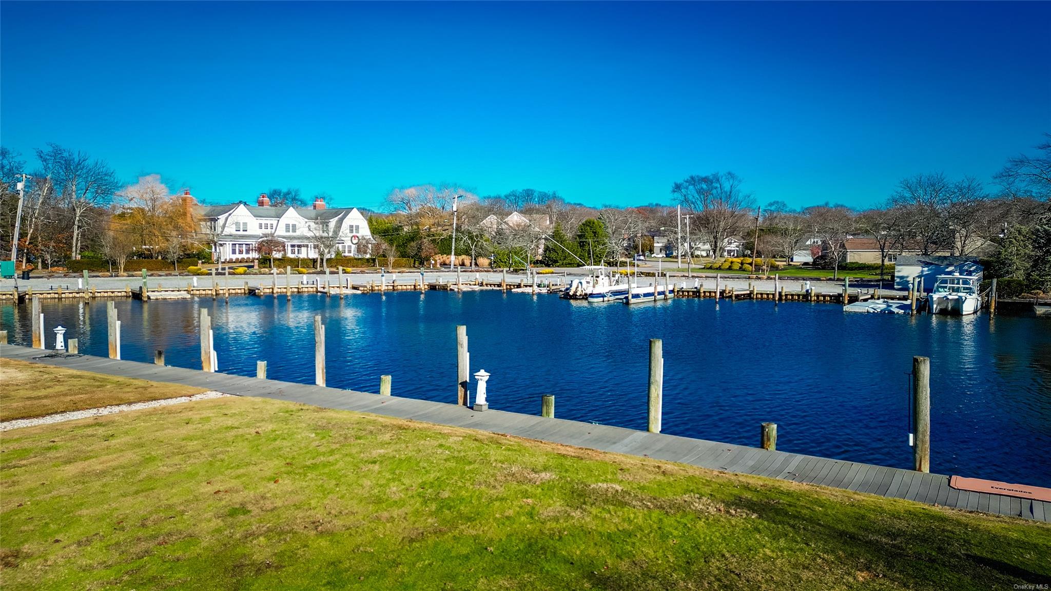 14 The Sail, East Islip, New York image 40