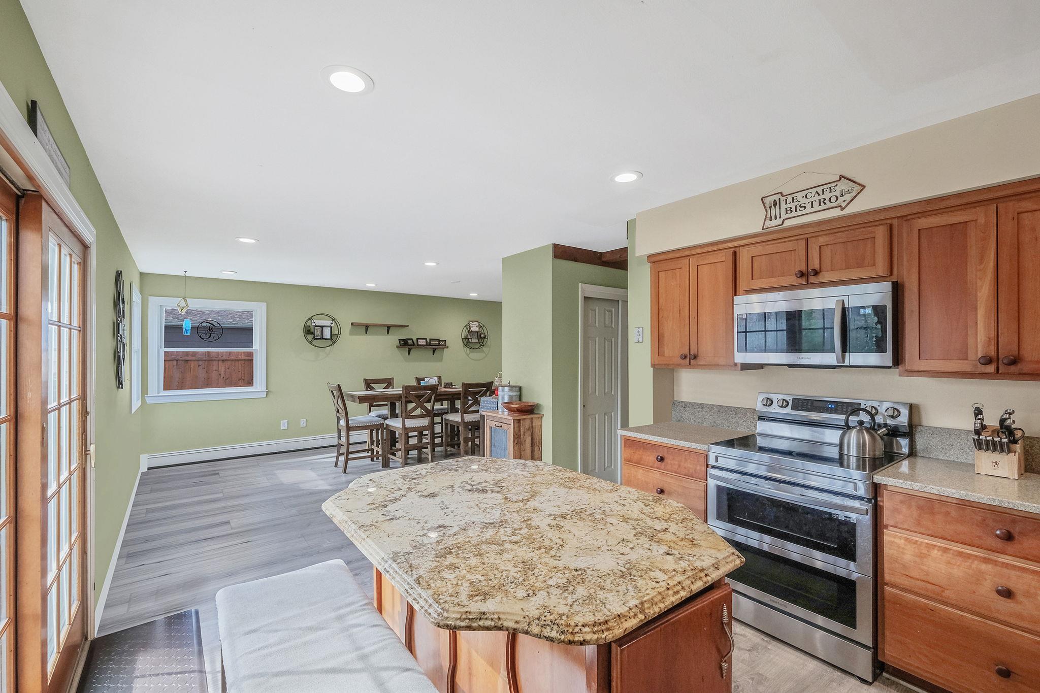 575 Bayport Avenue, Bayport, New York image 21