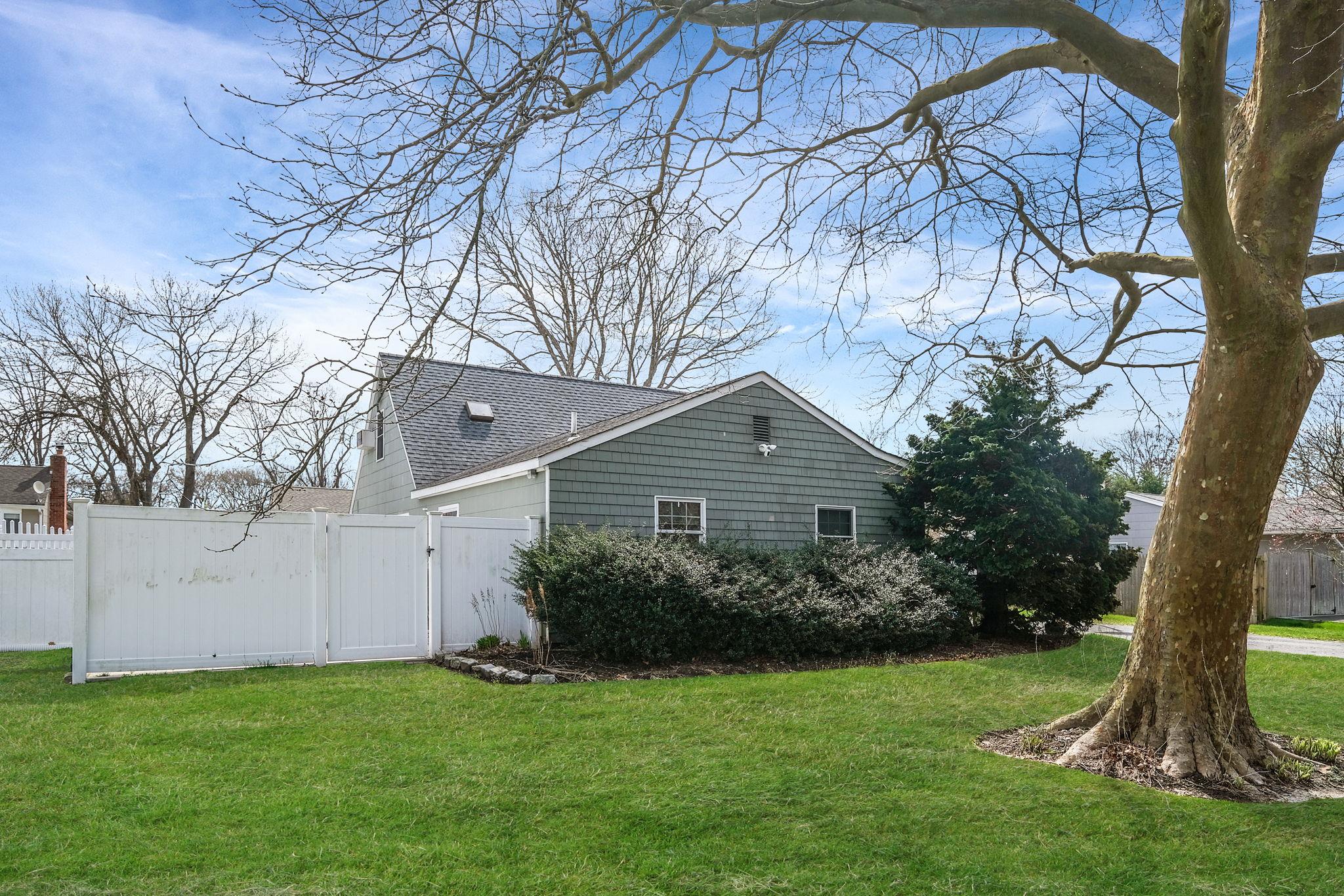 575 Bayport Avenue, Bayport, New York image 4