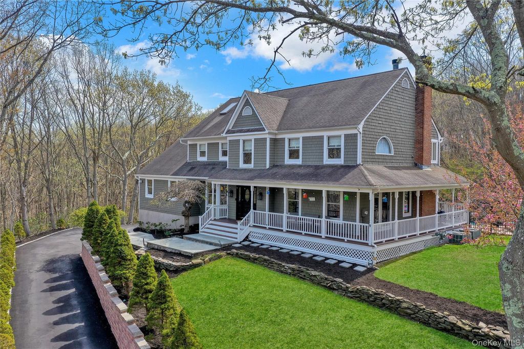 Photo of 1 Jefferson Landing Circle, Port Jefferson, NY 11777 (MLS # 984568)