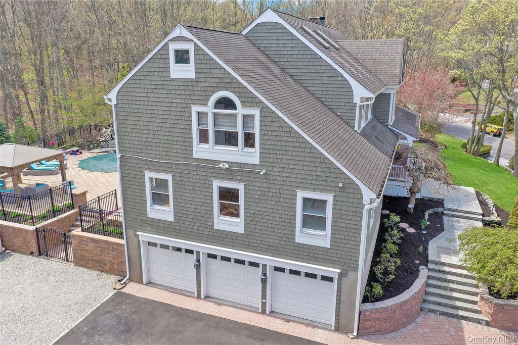 Photo of 1 Jefferson Landing Circle, Port Jefferson, NY 11777 (MLS # 984568)