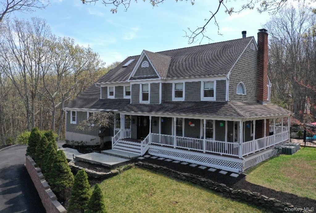 Photo of 1 Jefferson Landing Circle, Port Jefferson, NY 11777 (MLS # 984568)