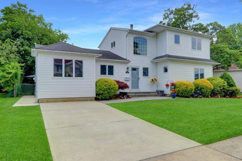 Photo of 23 Lillian Lane, Plainview, NY 11803 (MLS # 923829)