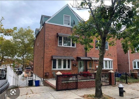 Photo of 1928 Hutchinson River Parkway E, Bronx, NY 10461 (MLS # 1064690)