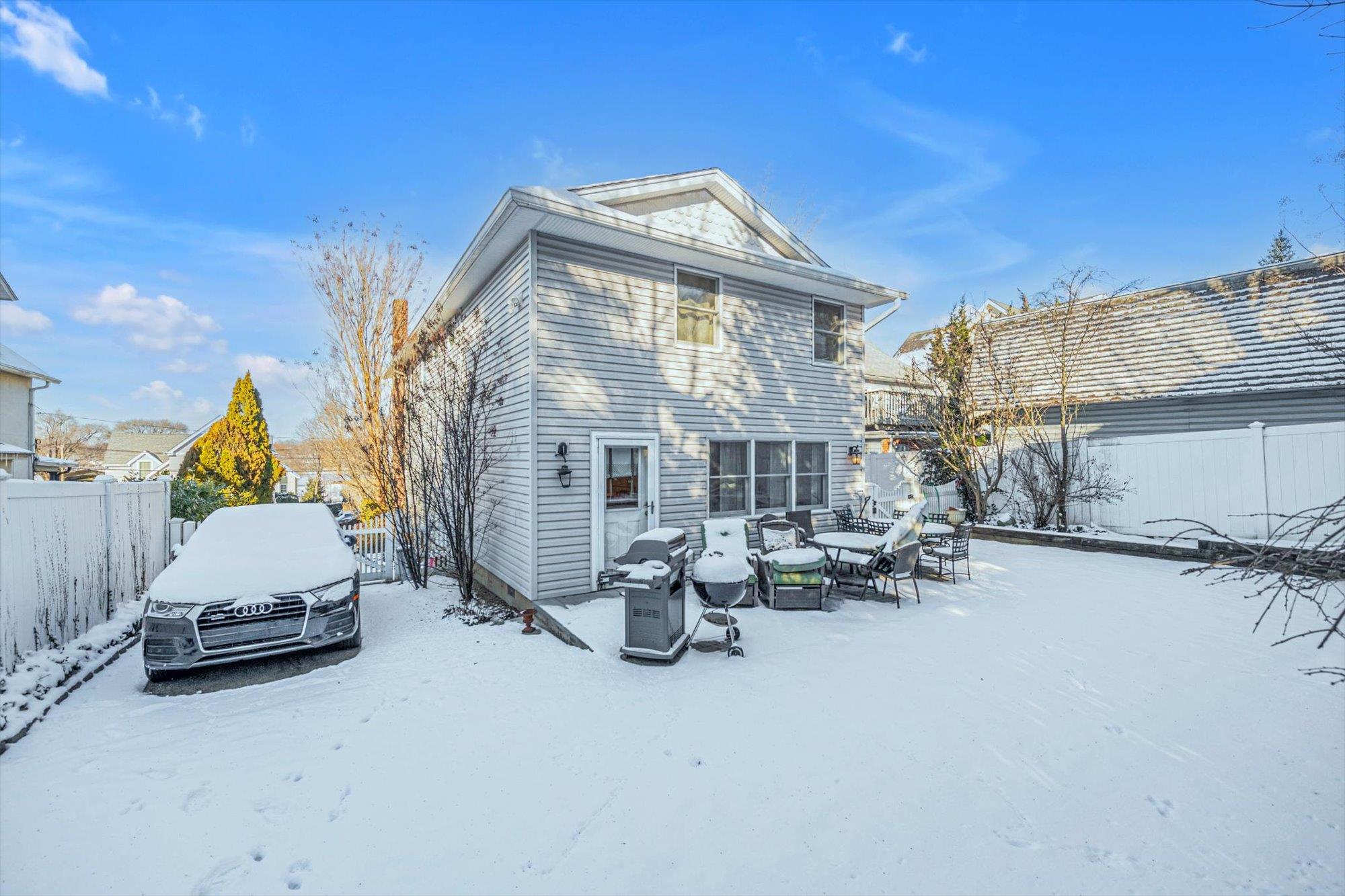 10 Covert Street, Port Washington, New York image 22