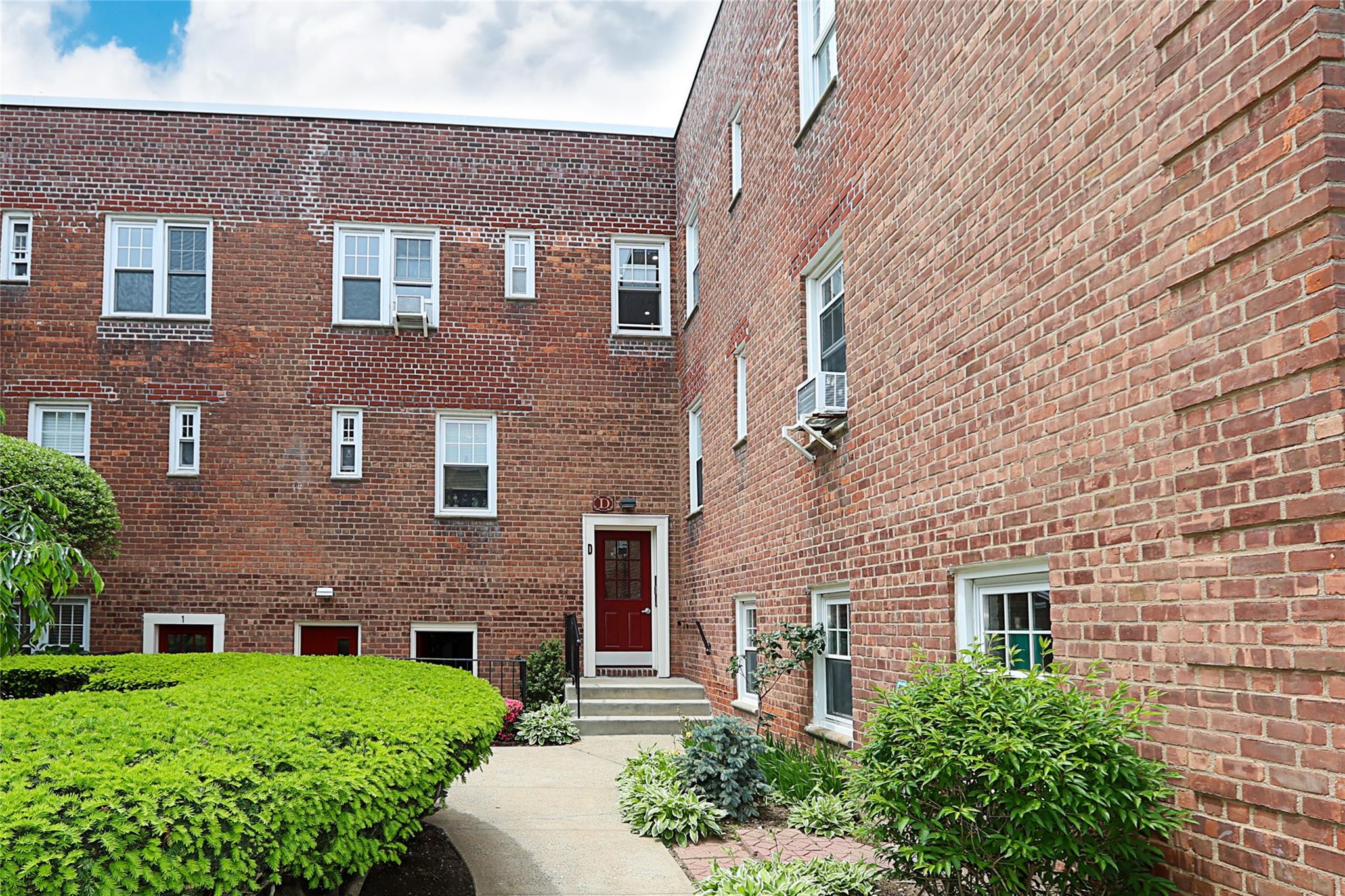 200 N Village Avenue #D5, Rockville Centre, New York image 2