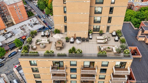 Condo For Sale - 11624 Grosvenor Lane #15B<br/> Kew Gardens, NY 11418