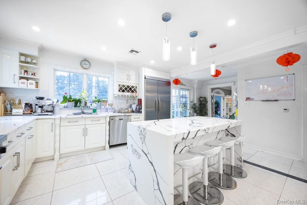 Photo of Great Neck, NY 11023 (MLS # 960752)