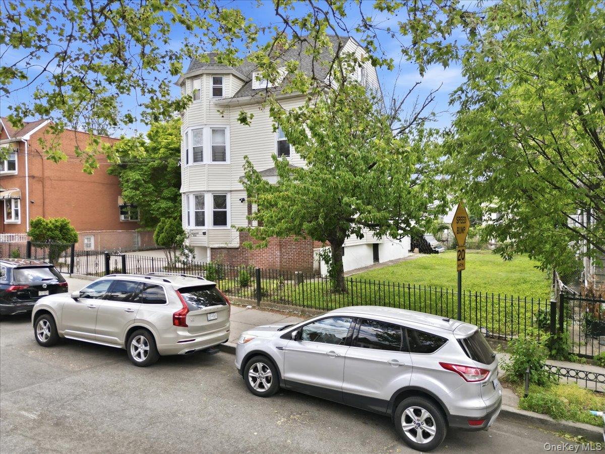 844-48 E 215th Street