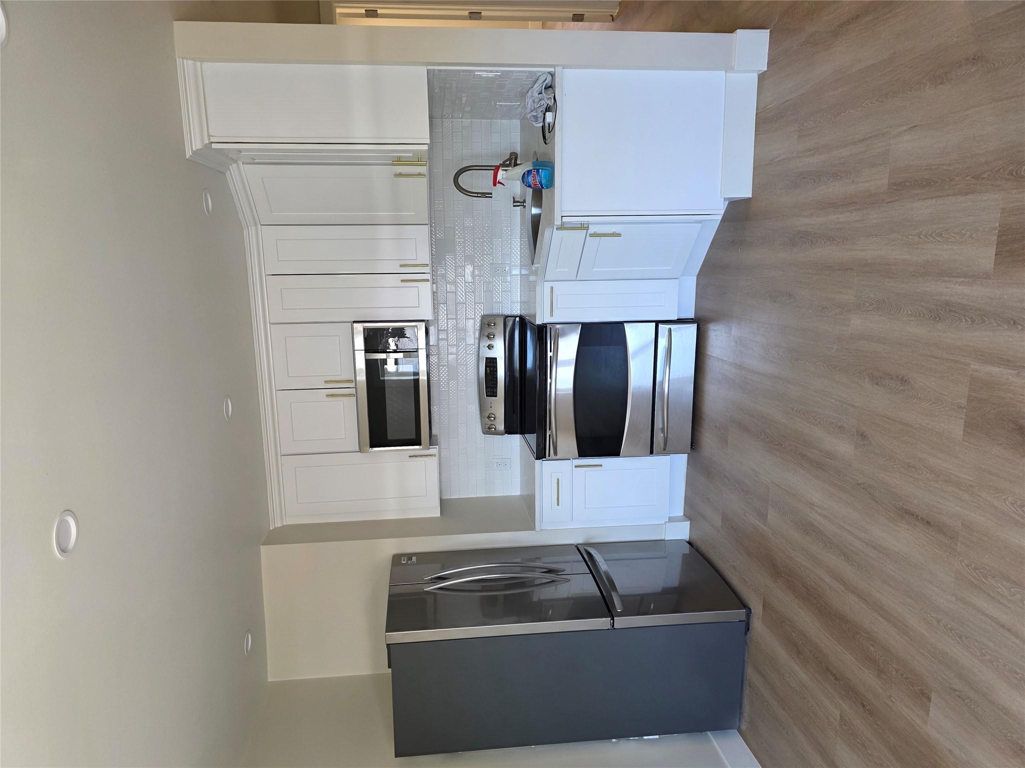 Rental Property at 76th Street 2nd, Middle Village, Queens, NY - Bedrooms: 2 
Bathrooms: 1 
Rooms: 5  - $3,100 MO.
