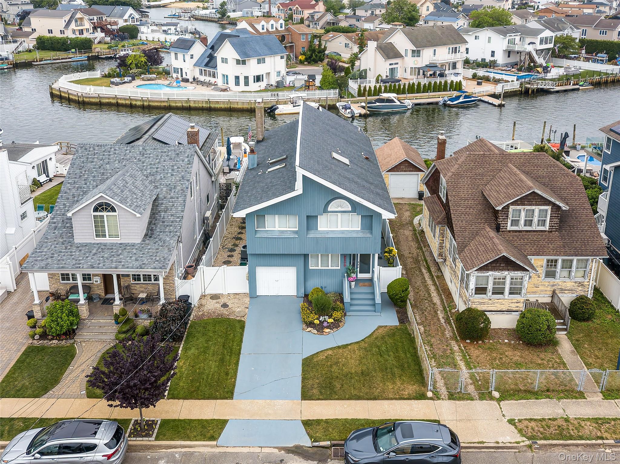 2590 Riverside Drive