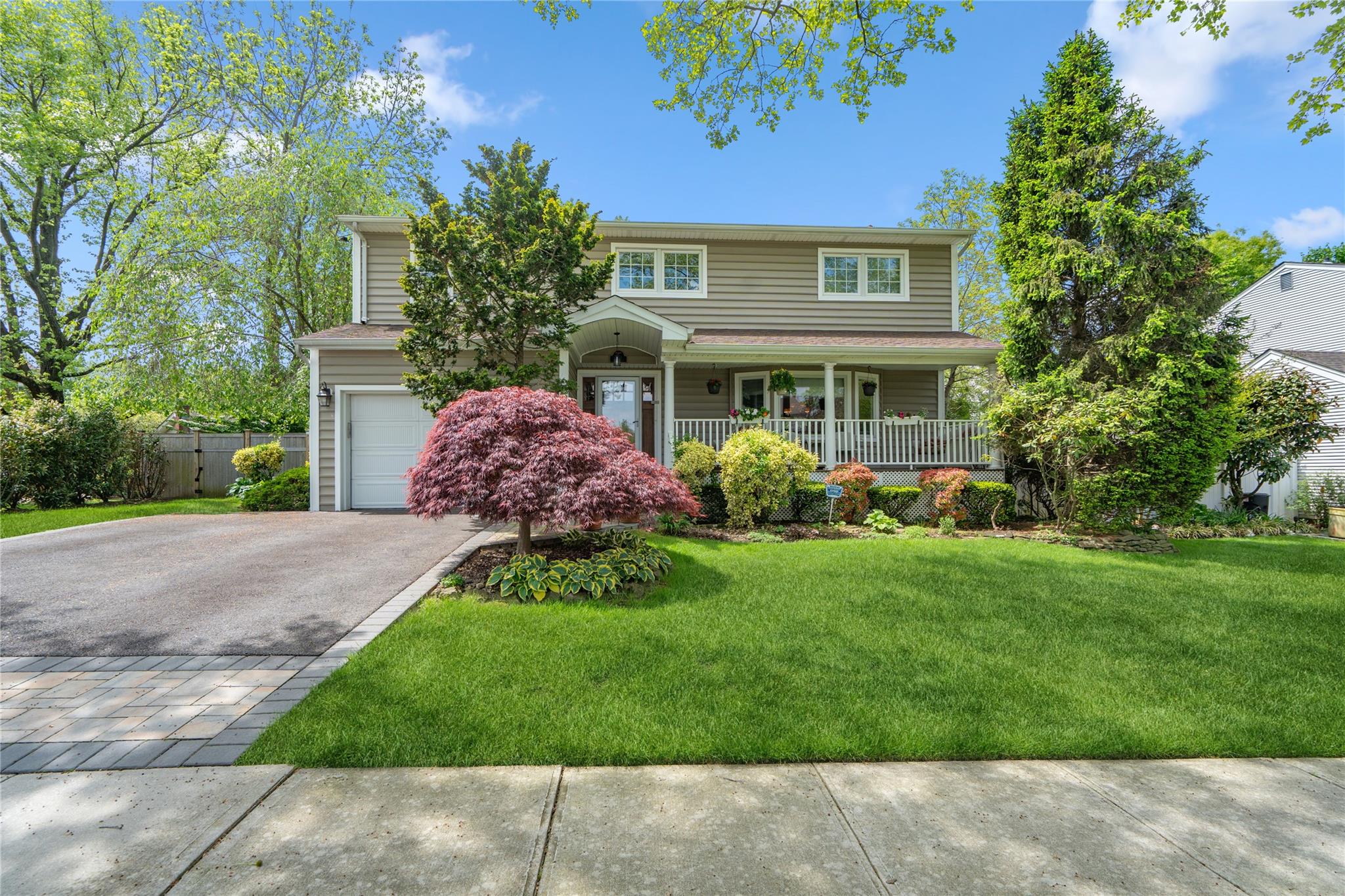 110 Cayuga Place, Jericho, New York image 1