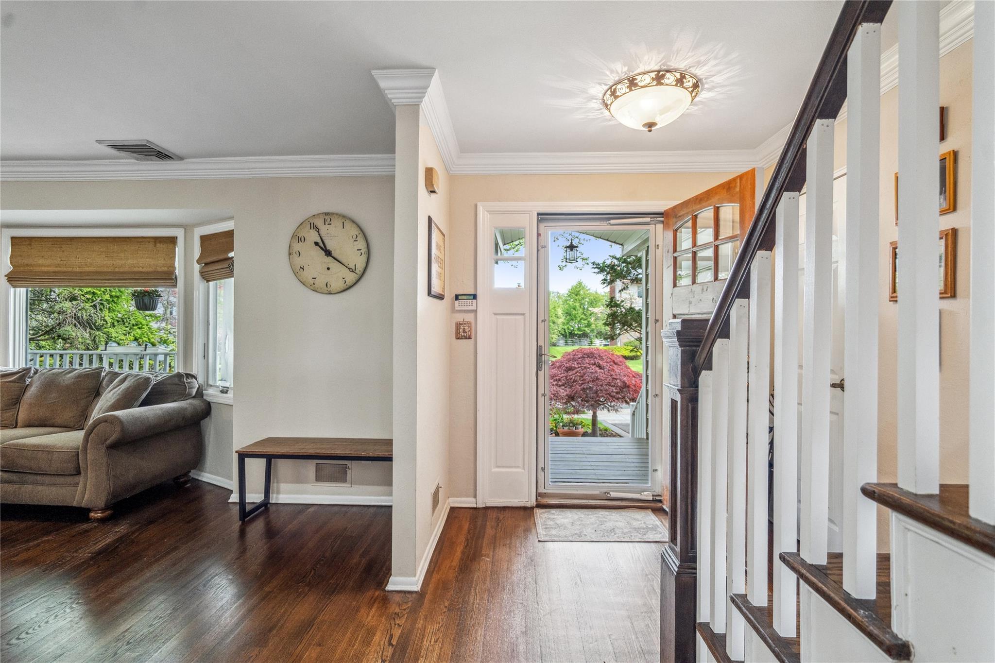 110 Cayuga Place, Jericho, New York image 4