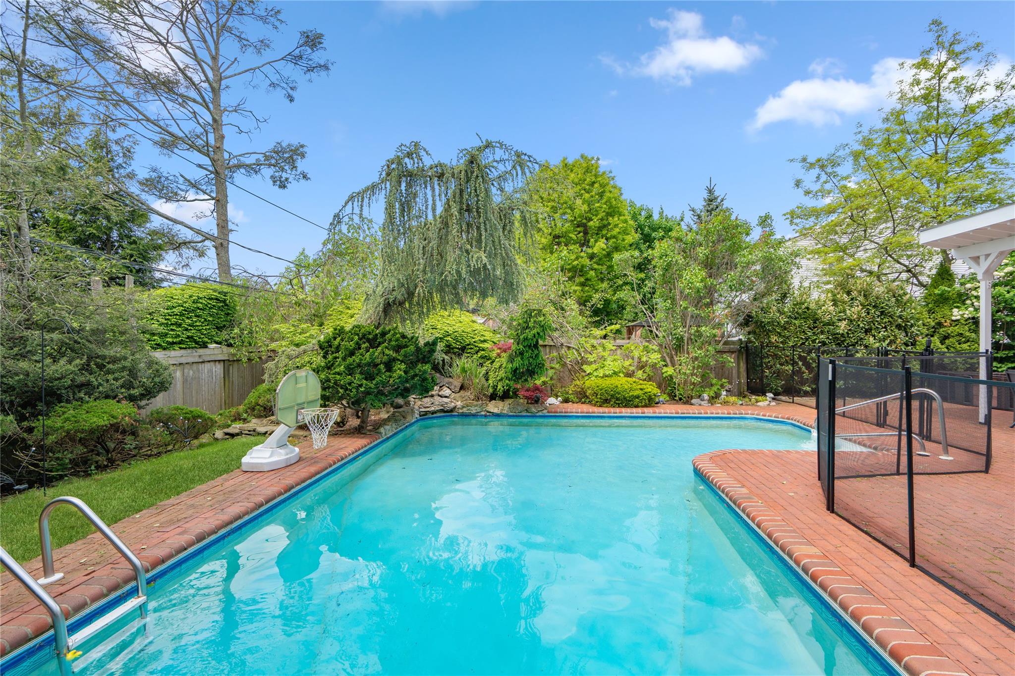 110 Cayuga Place, Jericho, New York image 28