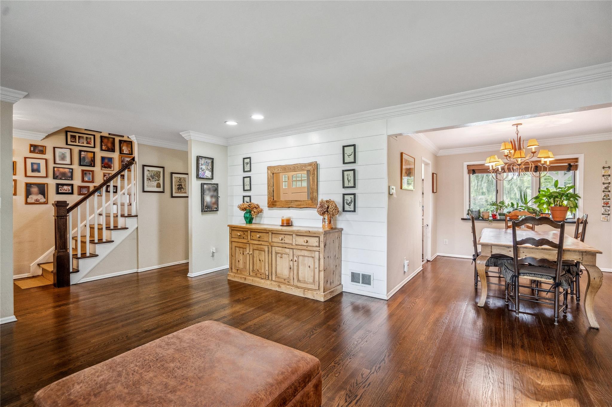 110 Cayuga Place, Jericho, New York image 8