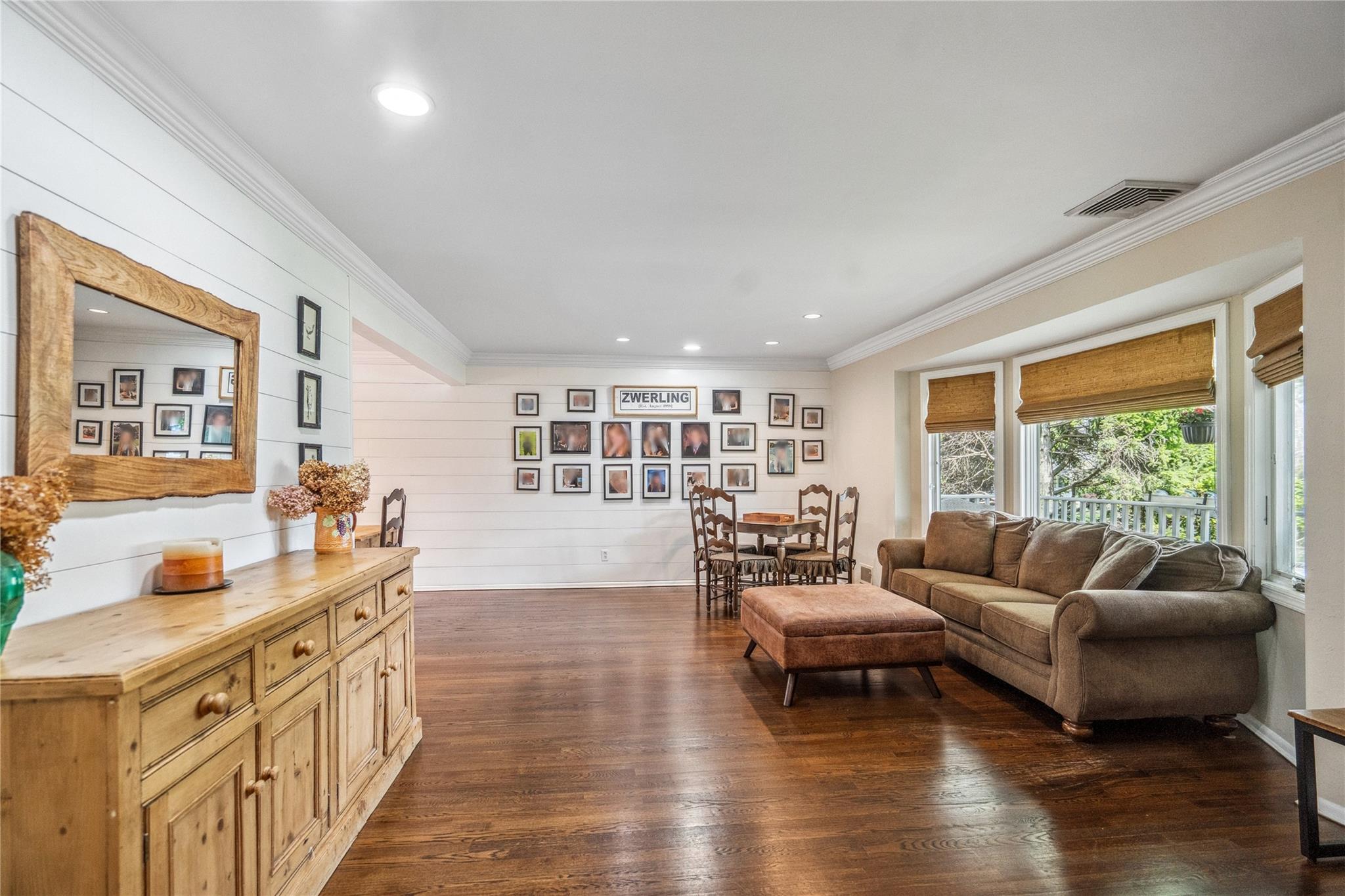 110 Cayuga Place, Jericho, New York image 7