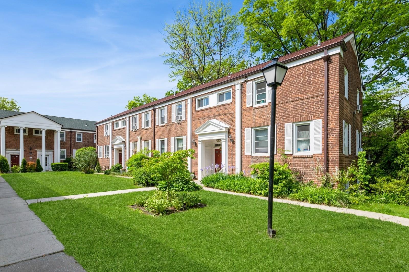 144-42 Village Road #70D, Briarwood, New York image 17