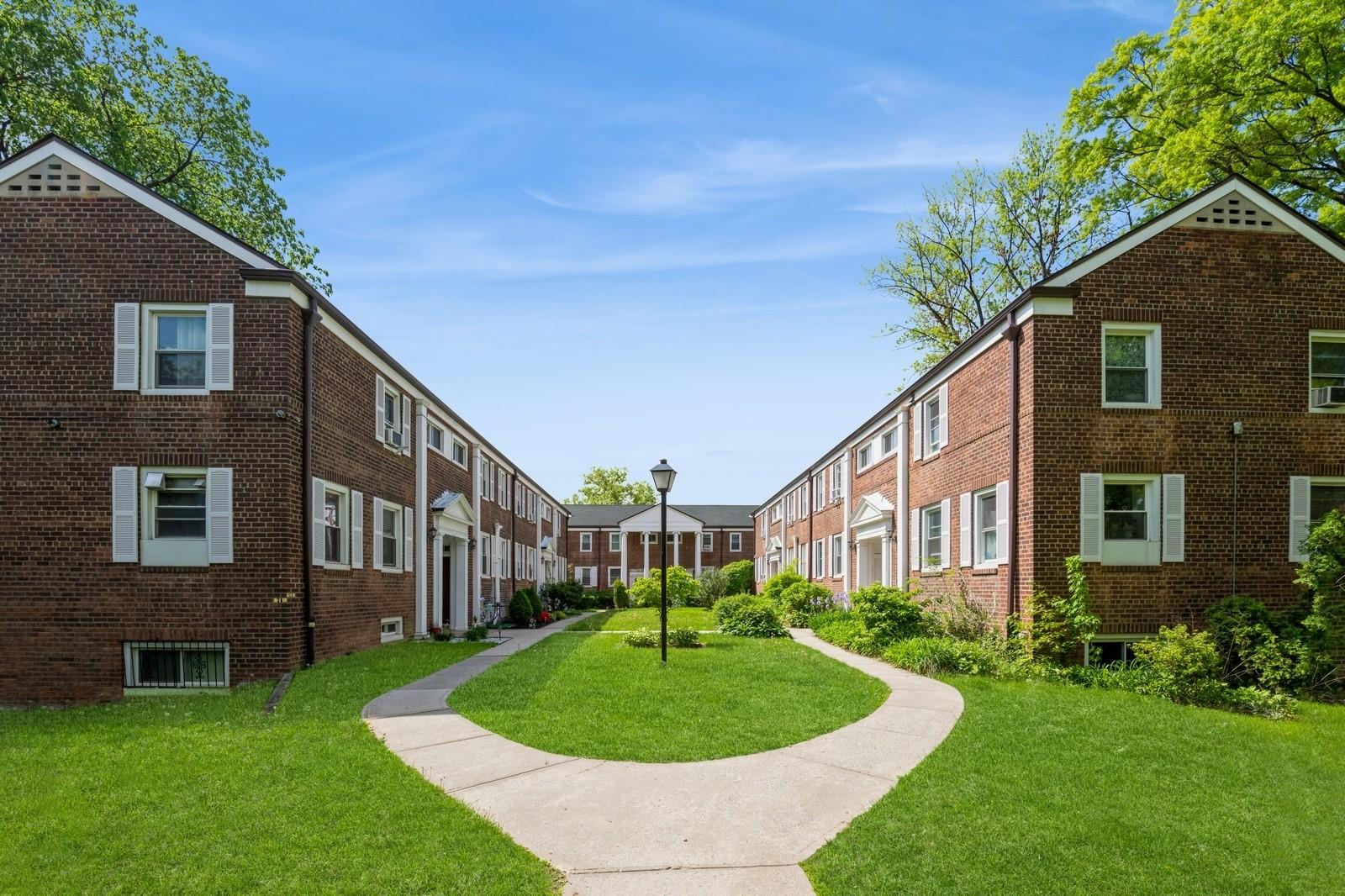 144-42 Village Road #70D, Briarwood, New York image 18