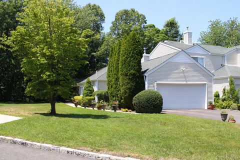 Condo For Sale - 146 Farm House Court<br/> Suffolk County, Manorville, NY 11949