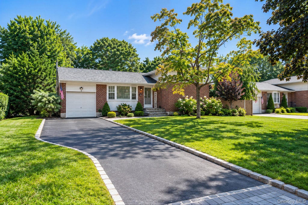 Photo of 6 Otsego Place, Commack, NY 11725 (MLS # 1048882)