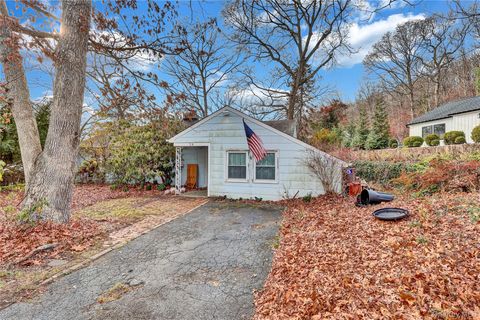 24 Piermont Court Melville NY 11747