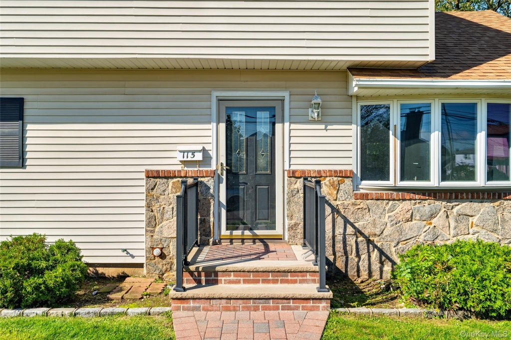 Photo of 115 Kuhl Avenue, Hicksville, NY 11801 (MLS # 1026383)