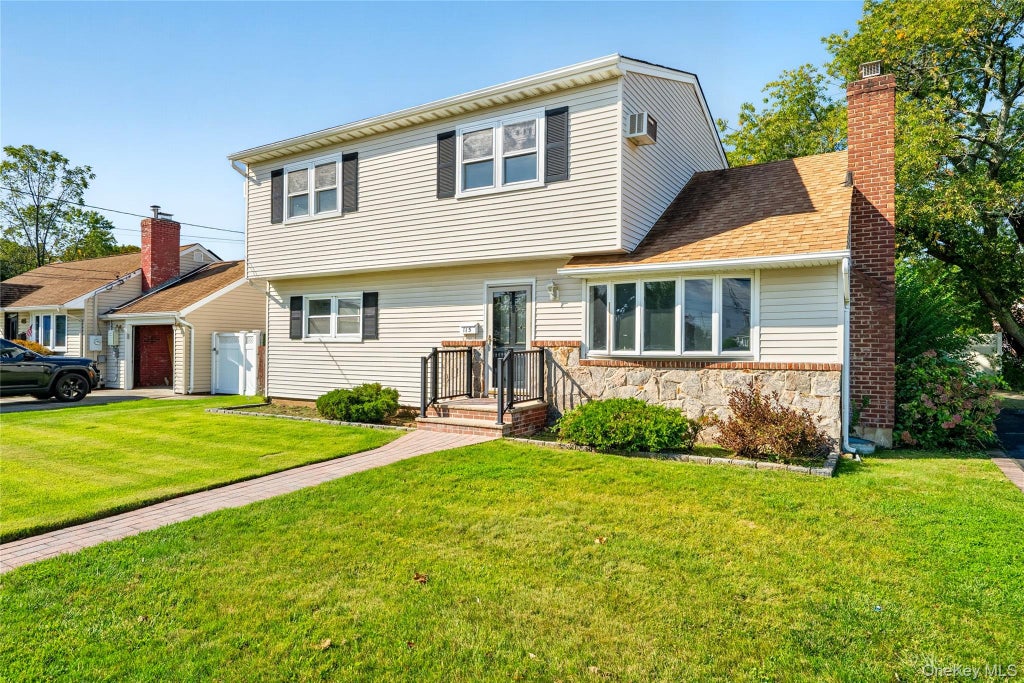 Photo of 115 Kuhl Avenue, Hicksville, NY 11801 (MLS # 1026383)