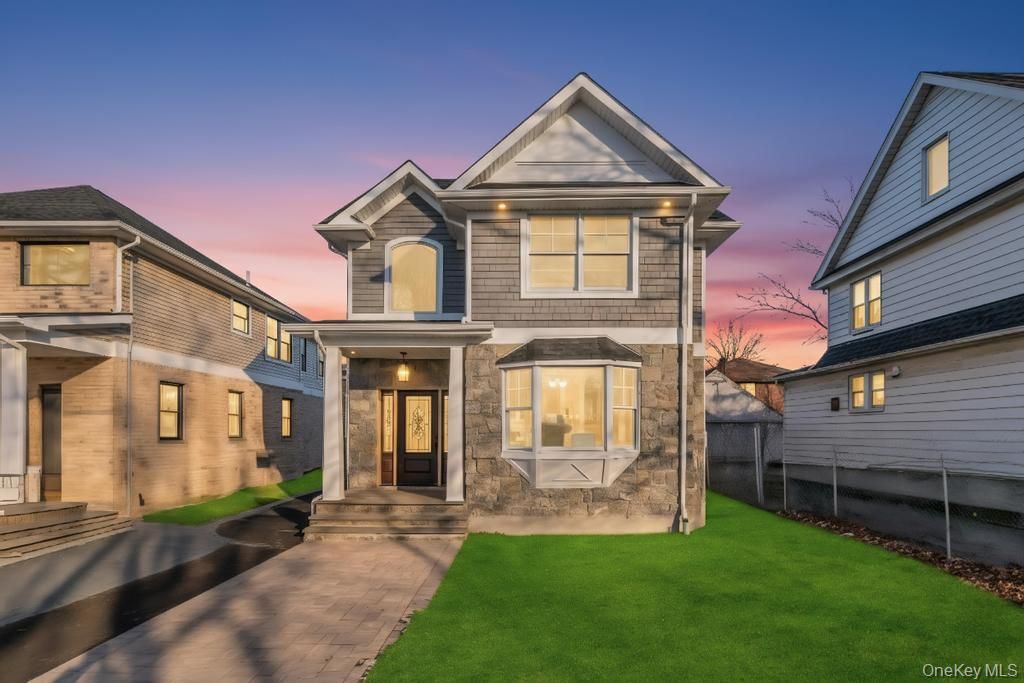 Photo of 141 Emerson Avenue, Floral Park, NY 11001 (MLS # 948576)