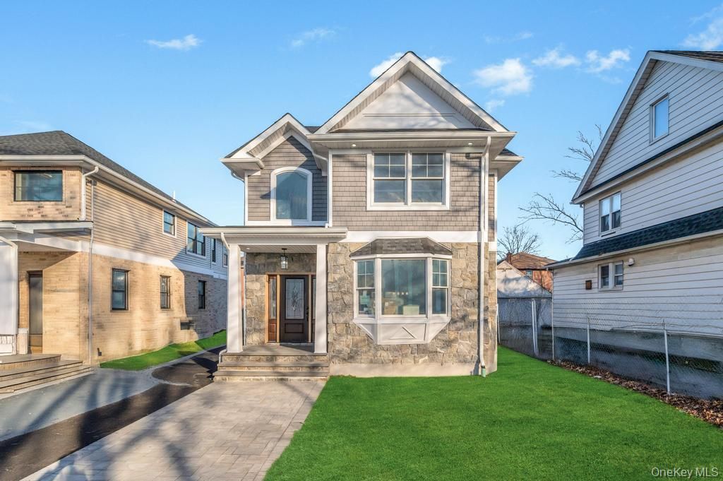 Photo of 141 Emerson Avenue, Floral Park, NY 11001 (MLS # 948576)